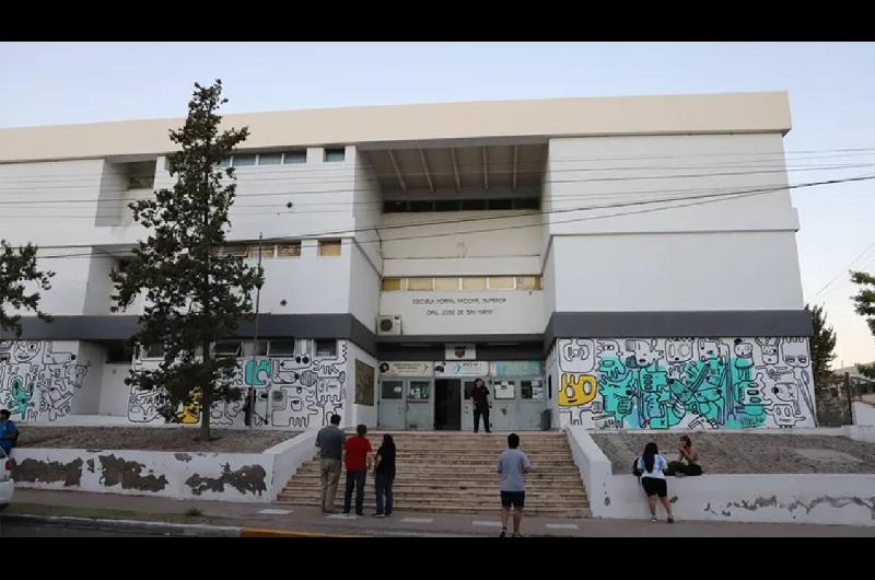 Imputaron a una mujer que amenazoacute y agredioacute a docentes en Neuqueacuten
