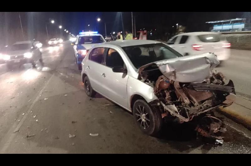 Choque en la Ruta 22 en Neuqueacuten- un auto quedoacute destruido