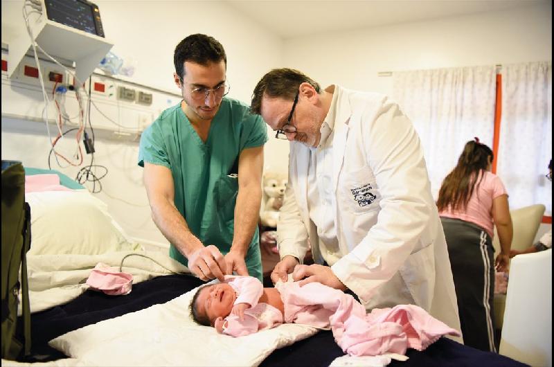 Hazantildea en el Garrahan- operaron a una beba en el uacutetero de su mamaacute y el final es conmovedor