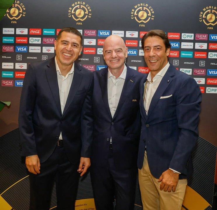 El presidente de la FIFA elogioacute a  Boca- ldquoMe encantoacute ver la pasioacuten de los hinchasrdquo
