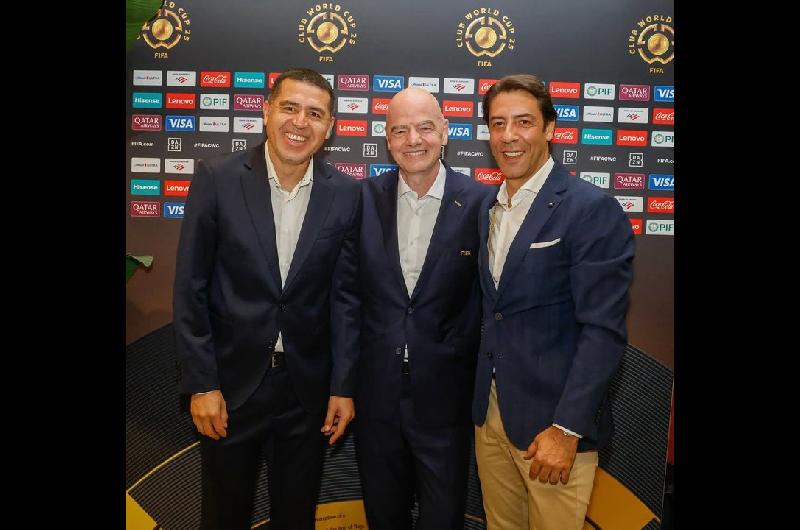 El presidente de la FIFA elogioacute a  Boca- ldquoMe encantoacute ver la pasioacuten de los hinchasrdquo