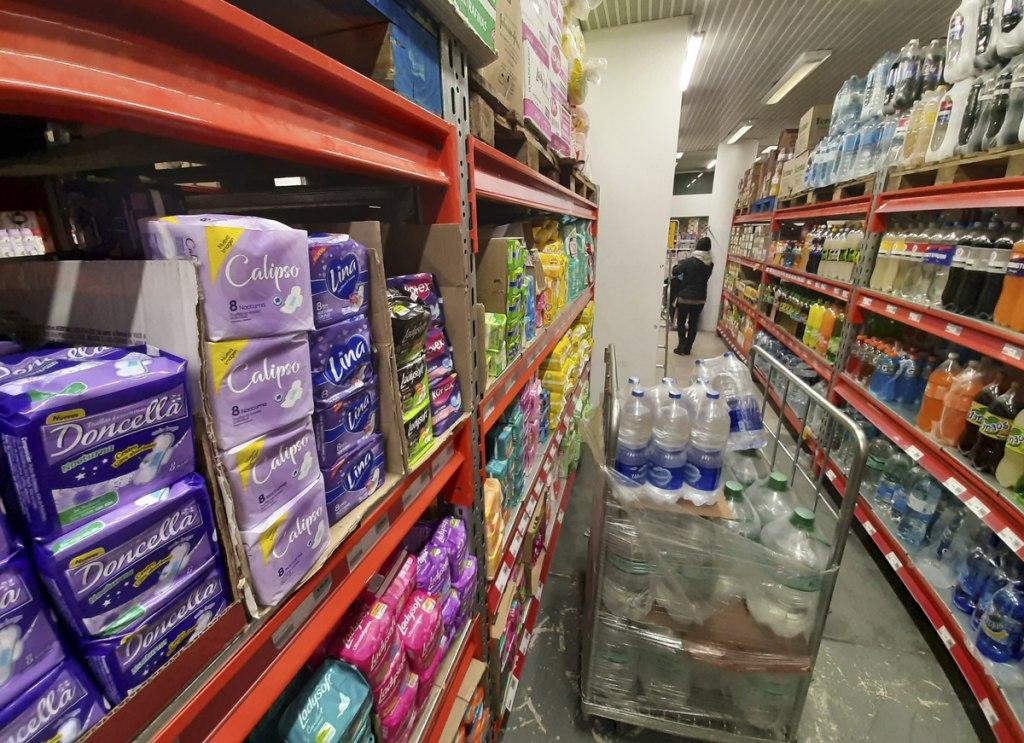 Los precios mayoristas caen por primera vez en la gestioacuten de Milei