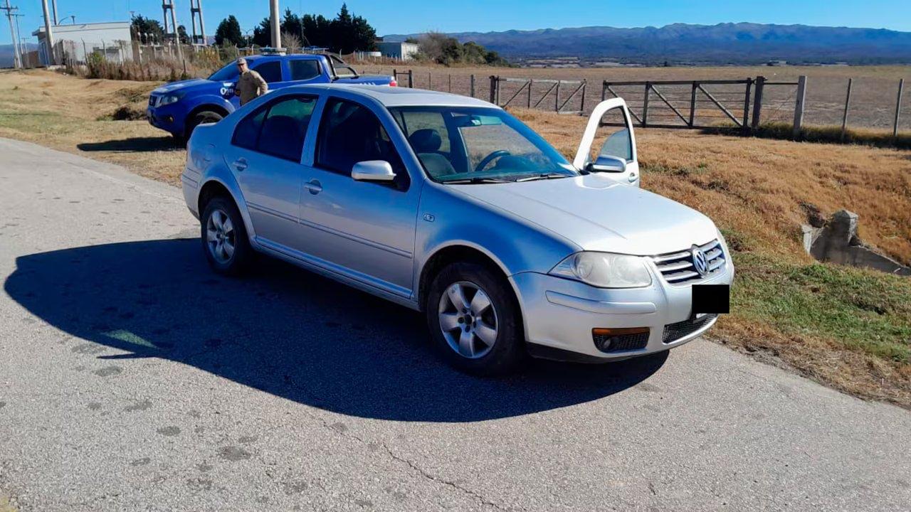 Insoacutelito final para un ladroacuten- le roboacute el arma a una policiacutea y se habriacutea suicidado