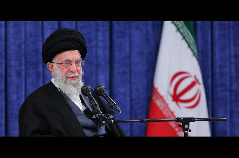 El ayatolaacute Aliacute Jamenei amenazoacute a Estados Unidos- La batalla comienza
