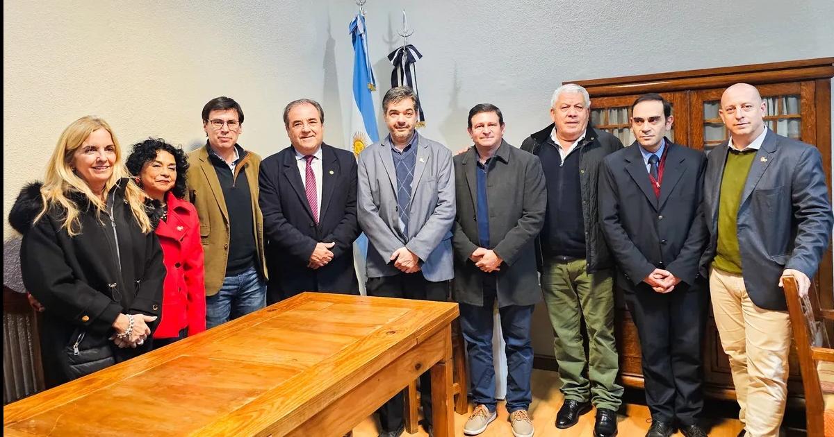 Cardozo abordoacute con economistas el marco de las finanzas puacuteblicas