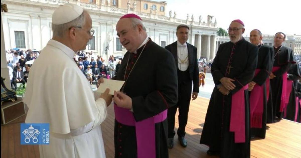 El obispo Fernaacutendez invitoacute a Leoacuten XIV a visitar el paiacutes 