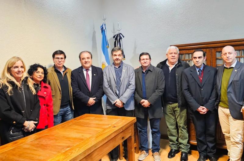 Cardozo abordoacute con economistas el marco de las finanzas puacuteblicas