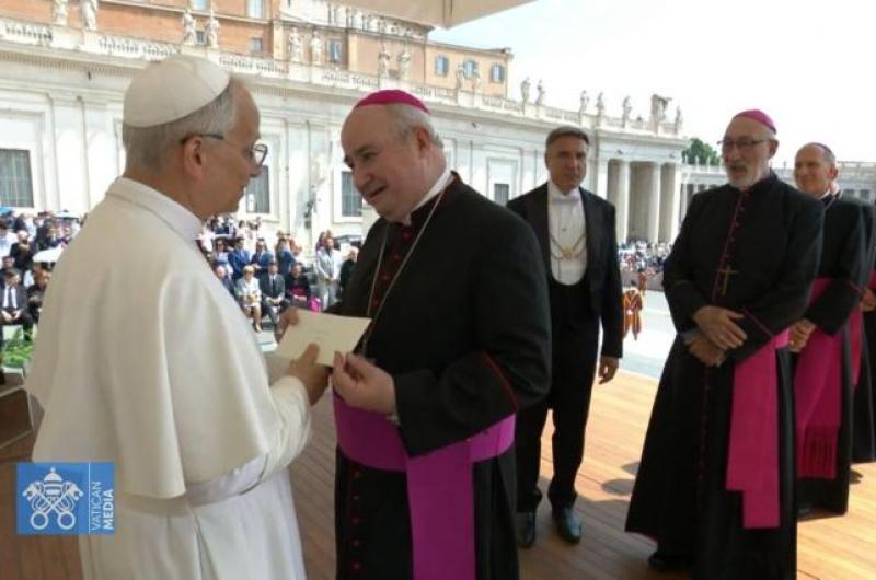 El obispo Fernaacutendez invitoacute a Leoacuten XIV a visitar el paiacutes 