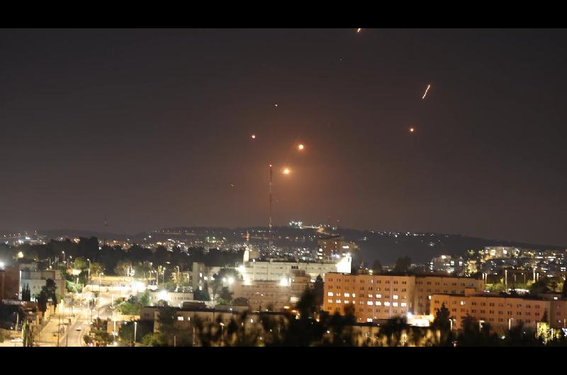Israel intercepta un nuevo ataque iraniacute con misiles contra el sur del paiacutes