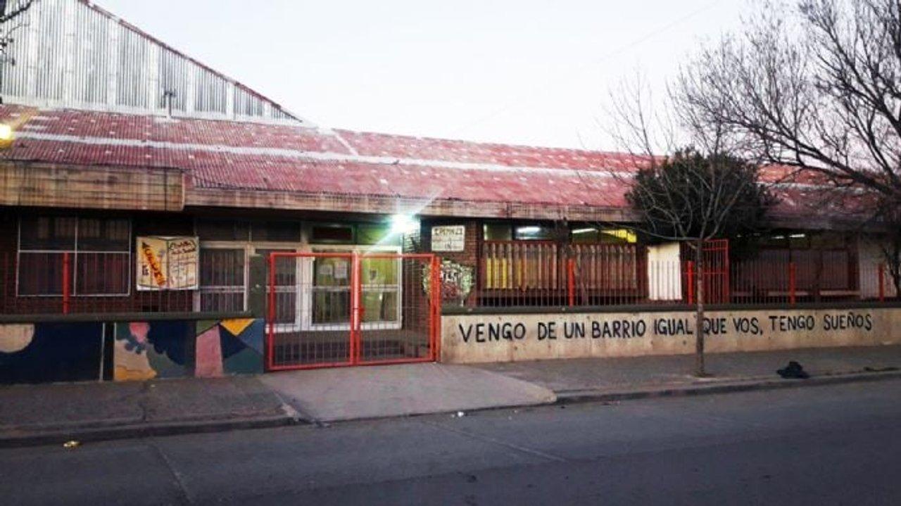 Pelea entre alumnas en un colegio de Neuqueacuten- una joven fue hospitalizada