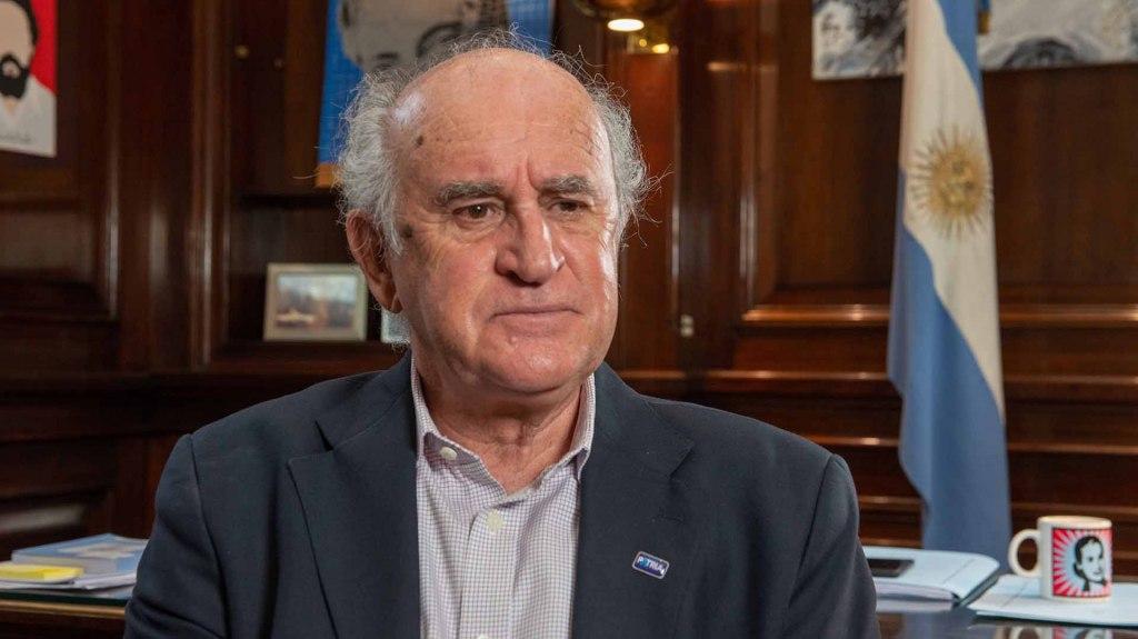 Parrilli afirma que el Gobierno ldquoestaacute rompiendo el pacto democraacuteticordquo al parar micros que van a Plaza de Mayo
