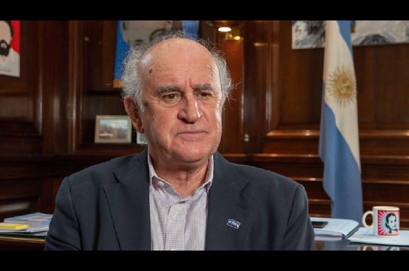 Parrilli afirma que el Gobierno ldquoestaacute rompiendo el pacto democraacuteticordquo al parar micros que van a Plaza de Mayo