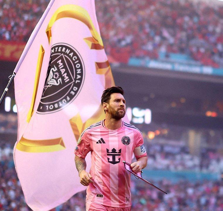 Alarma en Inter Miami- Messi se lesionoacute en la praacutectica y es duda para el partido con Porto