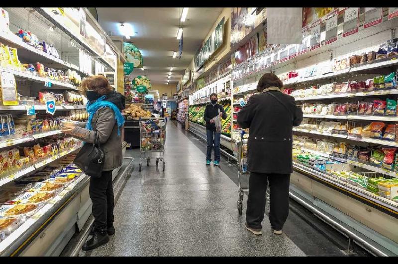 Las dos caras del consumo- se dispararon las ventas en shoppings pero cayeron en mayoristas