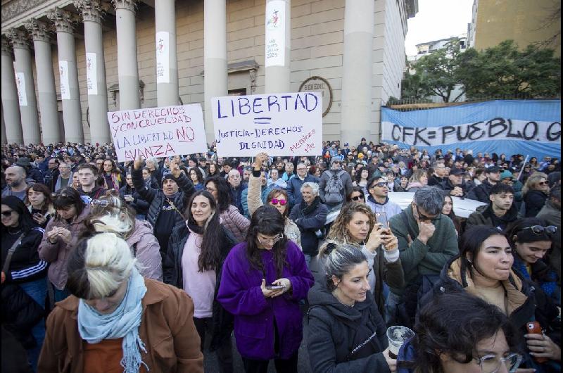 Cristina Kirchner llamoacute a la militancia a ldquoorganizarserdquo y reiteroacute la consigna ldquoVamos a volverrdquo