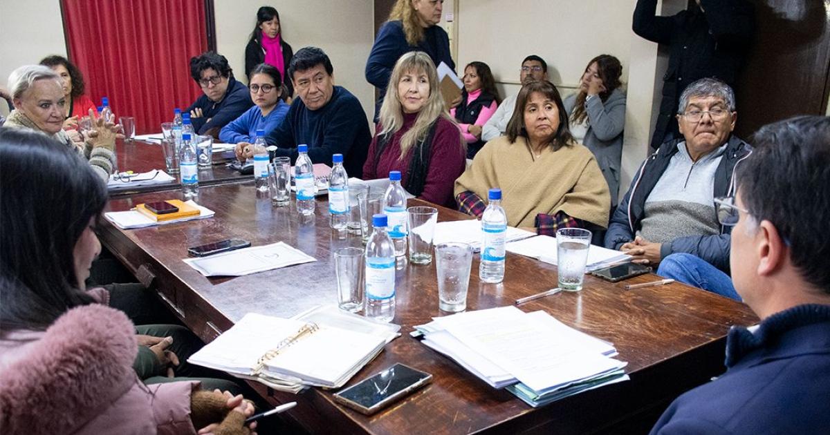 Avanza el tratamiento de una iniciativa que busca solucioacuten a la contaminacioacuten visual