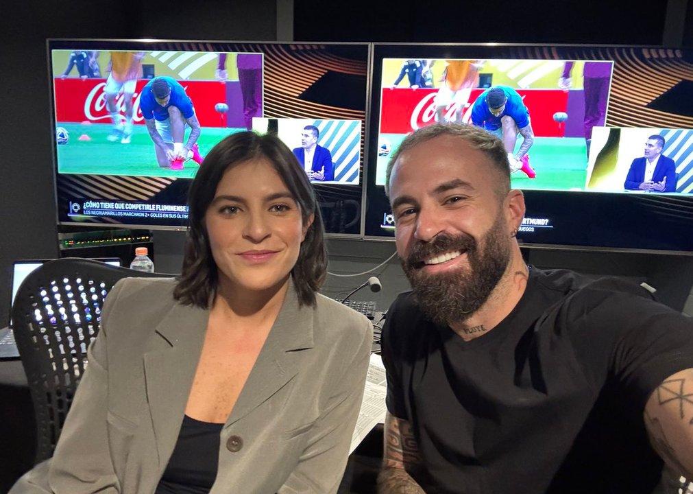 Marc Crosas le pidioacute una cancioacuten a Lola del Carril y ella respondioacute con un verso que enamoroacute a las redes