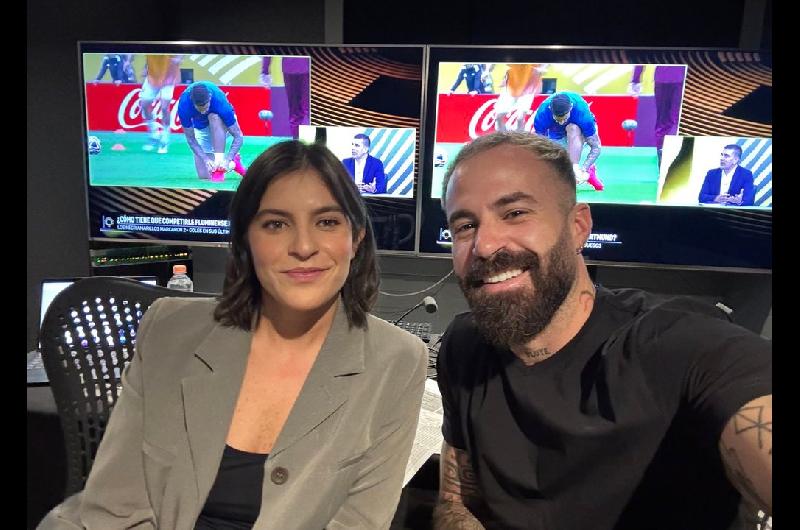 Marc Crosas le pidioacute una cancioacuten a Lola del Carril y ella respondioacute con un verso que enamoroacute a las redes