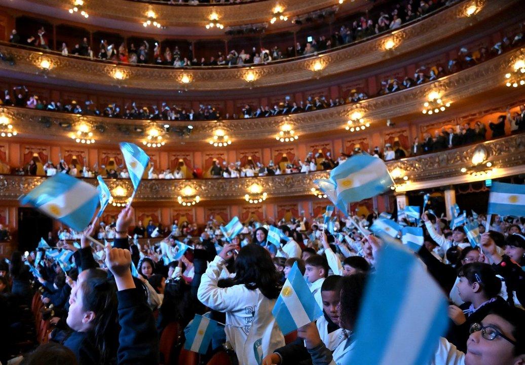 Jorge Macri les tomoacute la promesa de lealtad a la bandera a maacutes de mil chicos de escuelas primarias