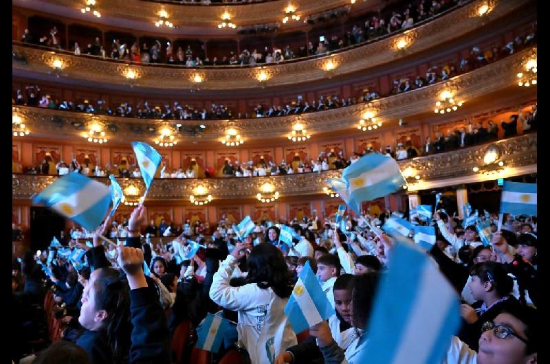 Jorge Macri les tomoacute la promesa de lealtad a la bandera a maacutes de mil chicos de escuelas primarias
