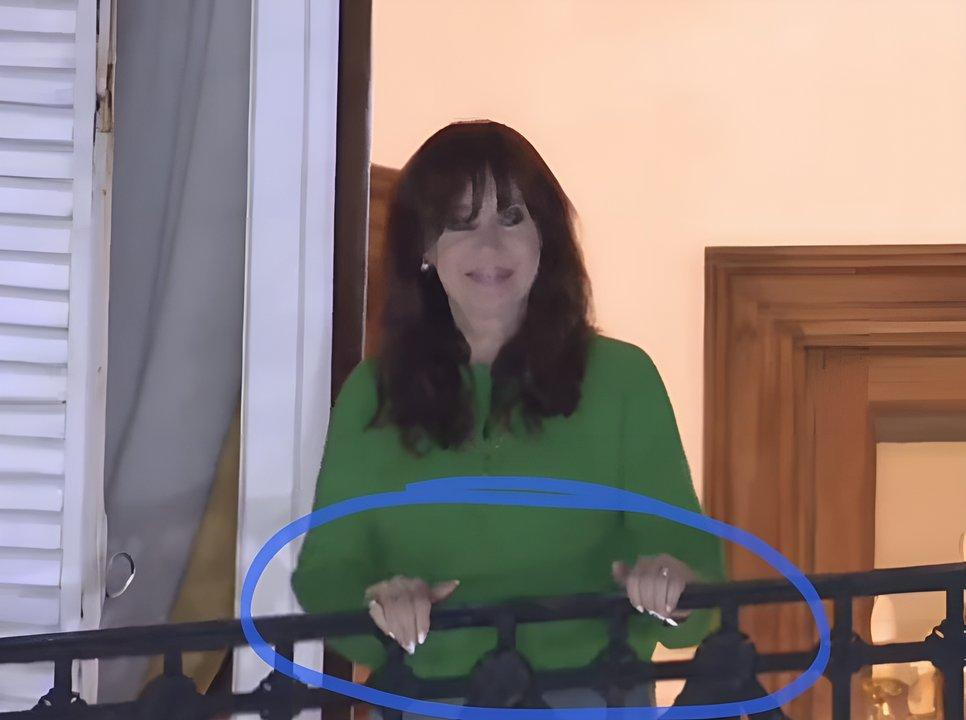 Lenguaje corporal- iquestQueacute esconden los pulgares de Cristina Kirchner