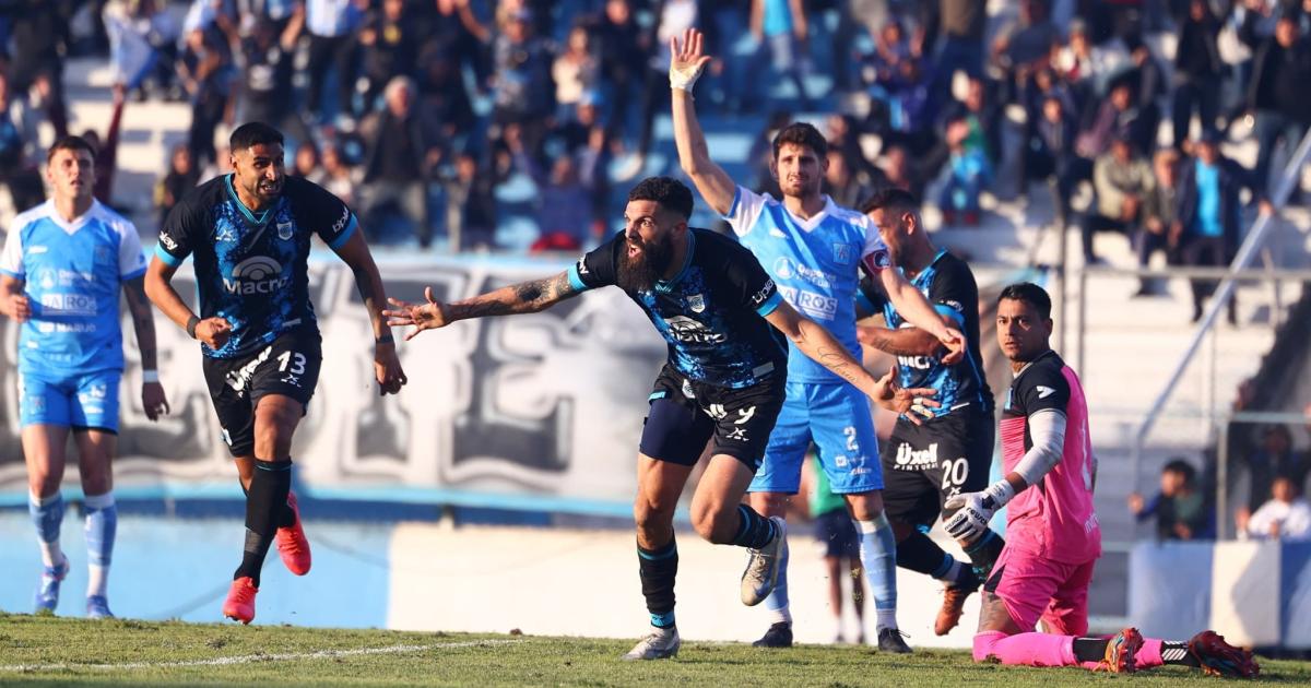 Gimnasia rescatoacute un empate agoacutenico y sigue mandando en la Zona B