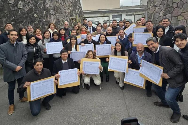 Entregaron diplomas a candidatos que fueron electos por La Libertad Avanza