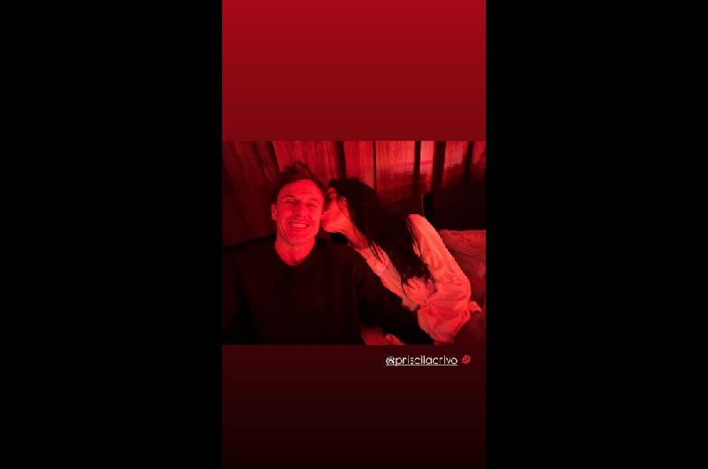 Ya no se esconden maacutes- la romaacutentica foto de Roberto Garciacutea Moritaacuten y Priscila Crivocapich 