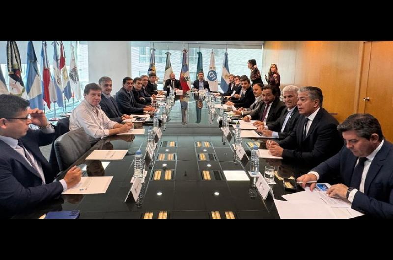 Gobernadores se reuacutenen en el CFI y presionan por una reforma fiscal