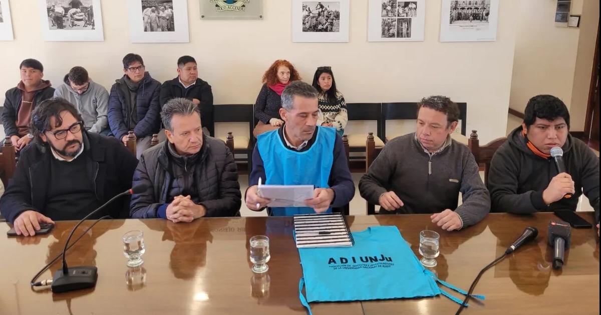 El personal no docente tambieacuten se ve afectado por el ajuste financiero a la universidad