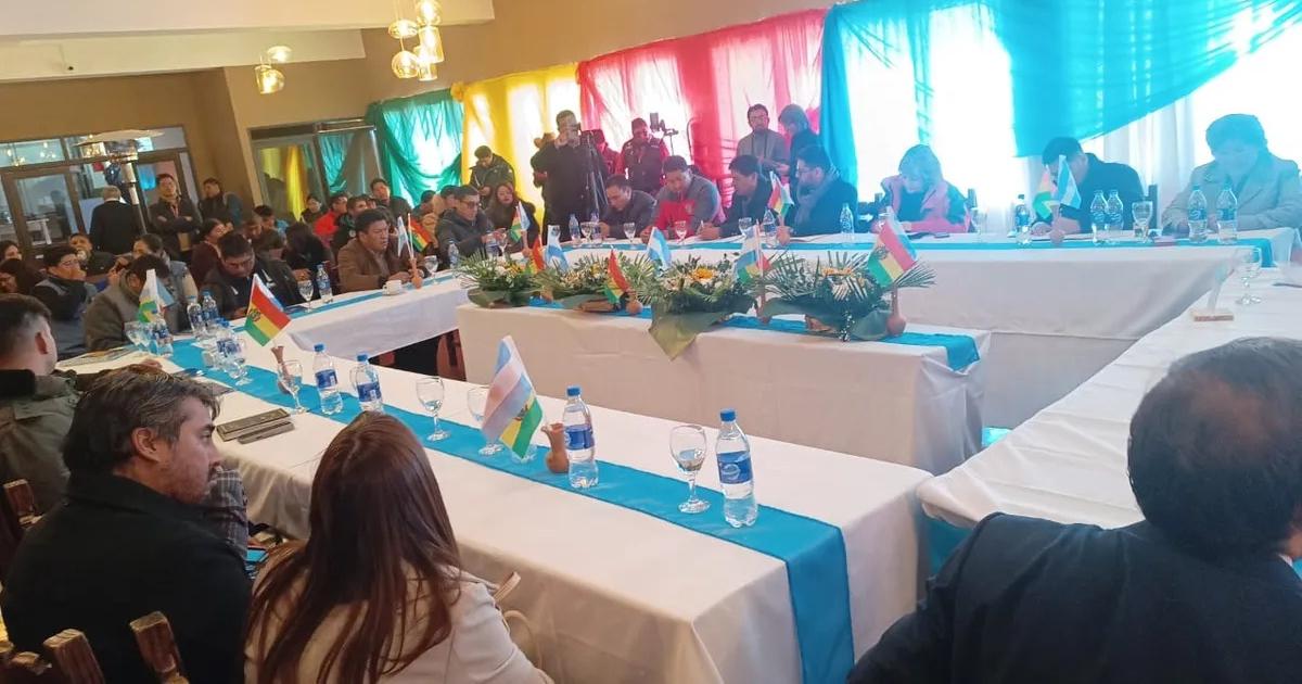 Jujuy y Villazoacuten avanzan hacia la constitucioacuten de una Comisioacuten Binacional 