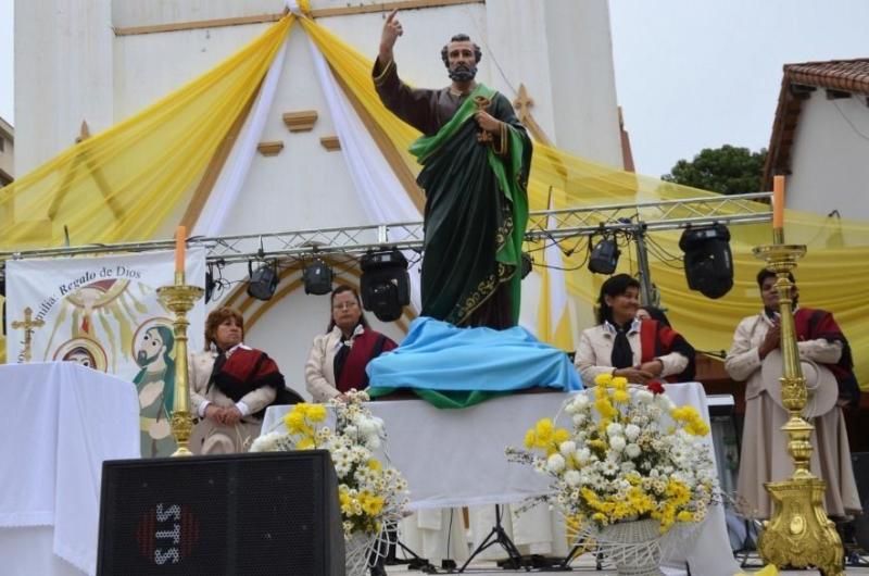 La comunidad sampedrentildea celebra fiesta patronal en honor a San Pedro Apoacutestol