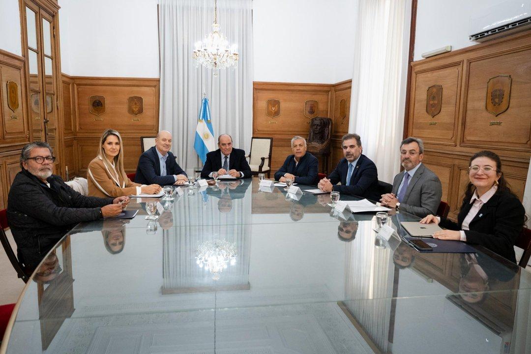 El Consejo de Mayo sesiona por primera vez tras la convocatoria del Gobierno a un antildeo de su conformacioacuten