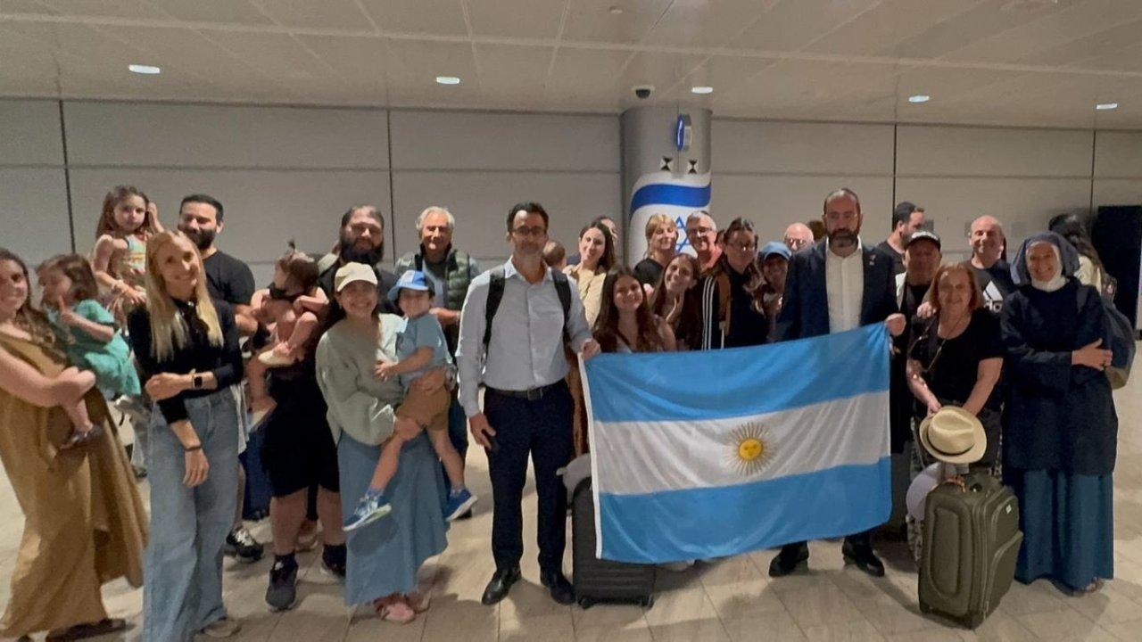 El Gobierno nacional reactivoacute el operativo de repatriacioacuten de argentinos en Israel