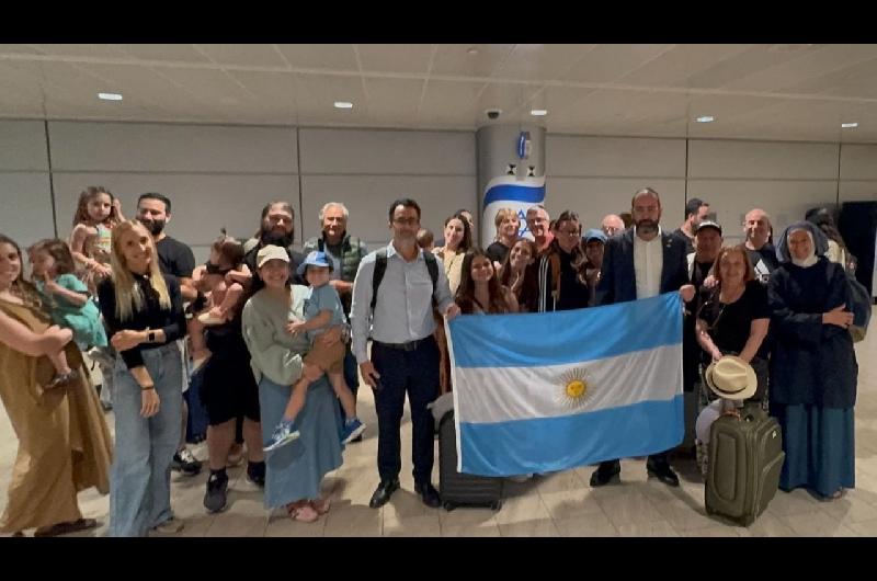 El Gobierno nacional reactivoacute el operativo de repatriacioacuten de argentinos en Israel