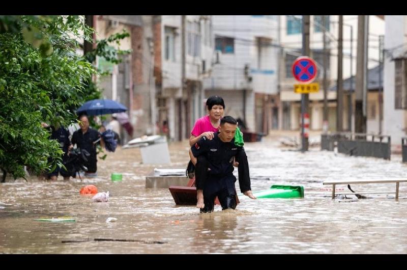 Maacutes de 80000 evacuados por graves inundaciones en el suroeste de China