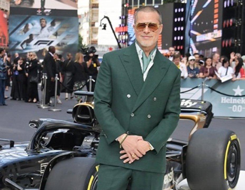 Brad Pitt habloacute de su experiencia en Alcohoacutelicos Anoacutenimos