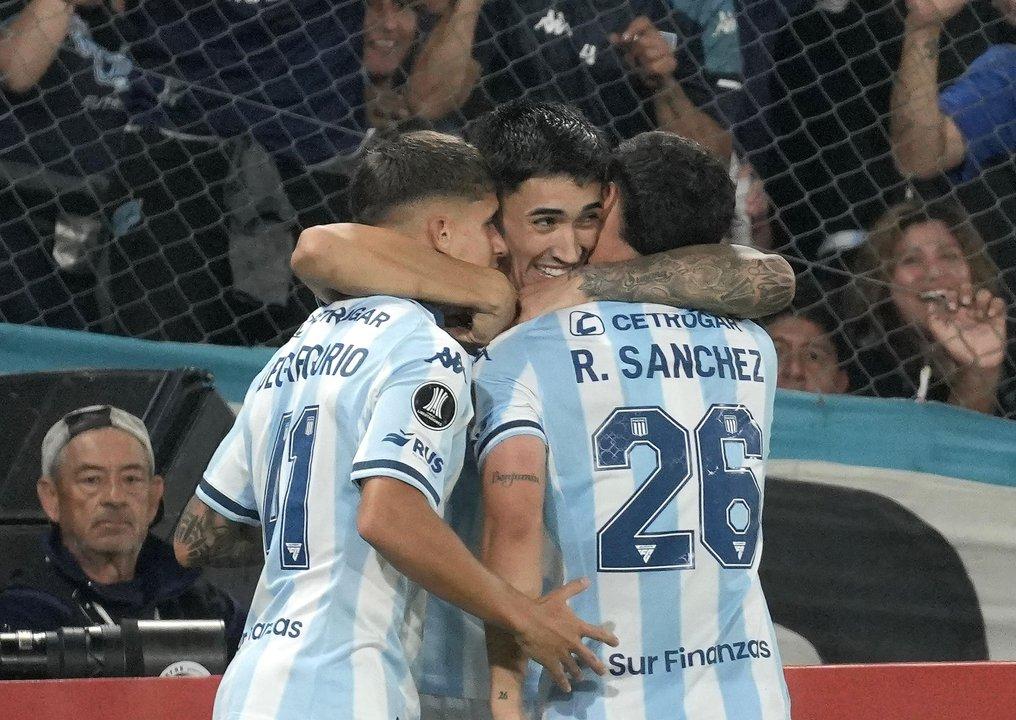 Ante la inminente salida de Salas Racing se refuerza para los octavos de final de la Copa Libertadores
