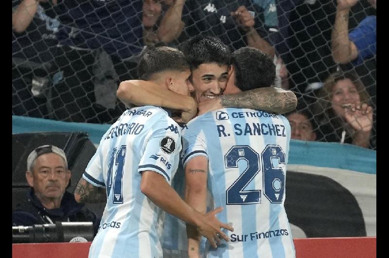 Ante la inminente salida de Salas Racing se refuerza para los octavos de final de la Copa Libertadores