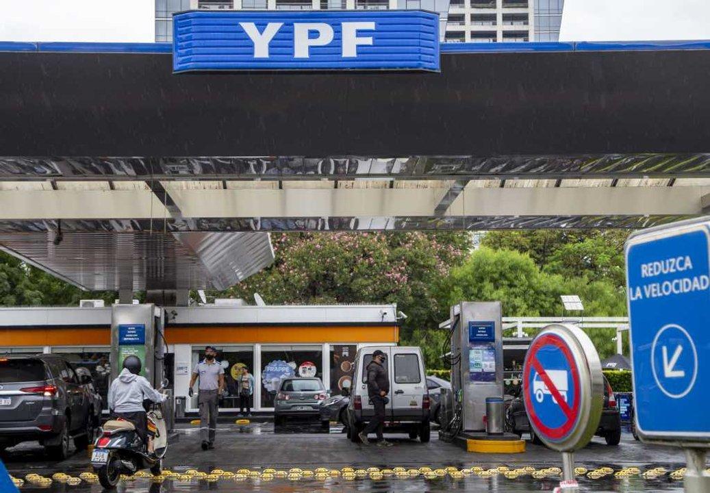 YPF inauguroacute un centro de monitoreo en tiempo real de estaciones de servicio y tiendas