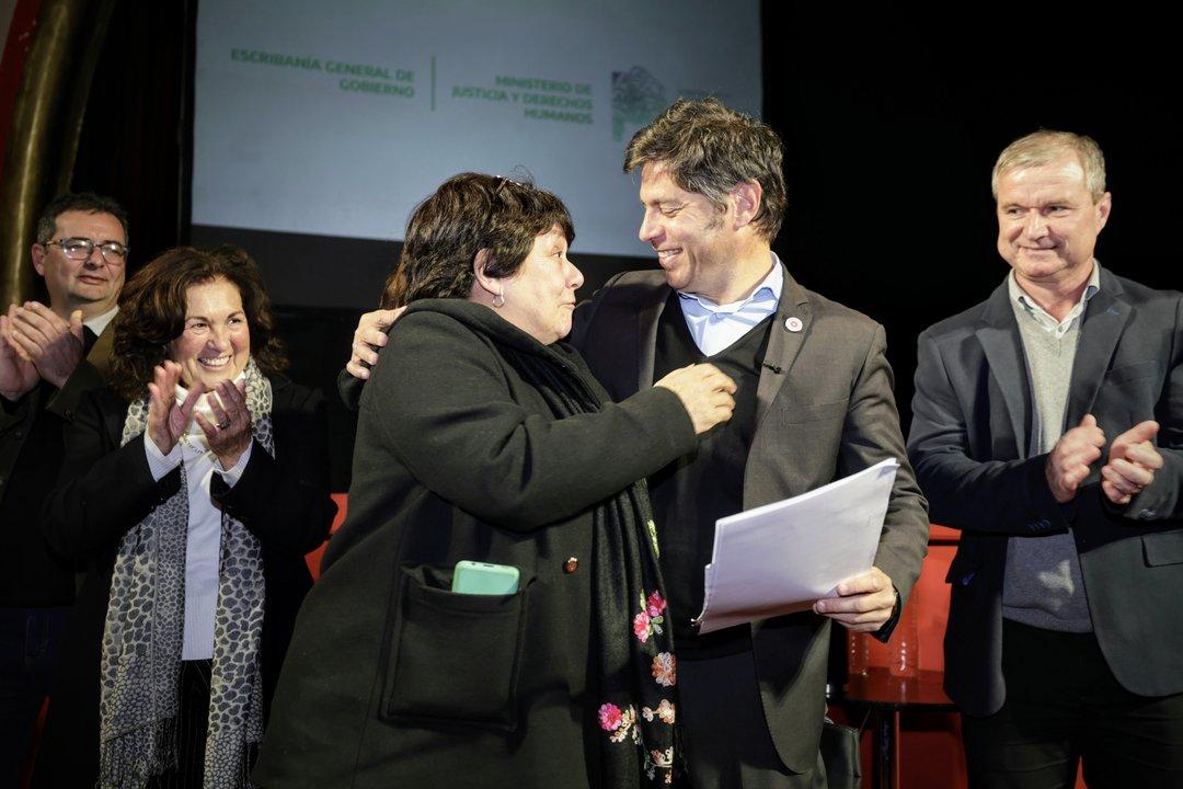 Kicillof entregoacute viviendas en Monte- ldquoSi acaacute estuviera alguien de Milei no habriacutea escriturasrdquo