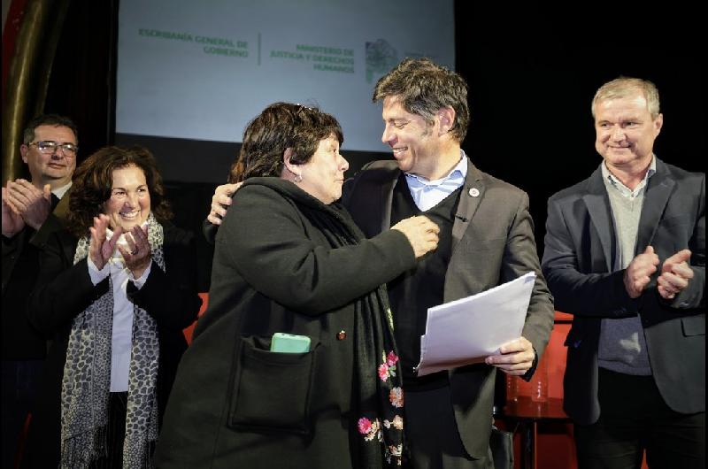 Kicillof entregoacute viviendas en Monte- ldquoSi acaacute estuviera alguien de Milei no habriacutea escriturasrdquo