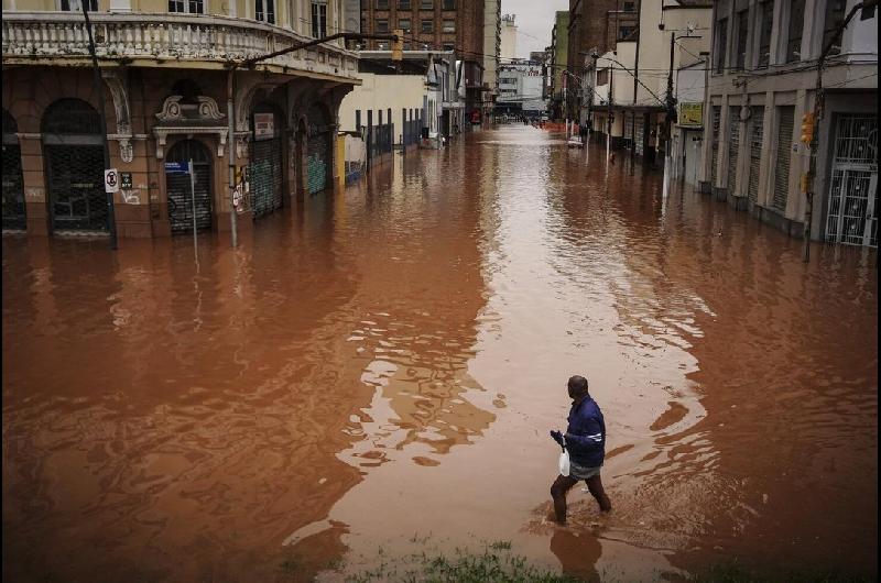 Ascienden a cinco los muertos por las inundaciones en el sur de Brasil
