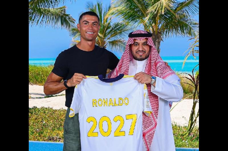 Cristiano Ronaldo renovoacute su contrato con el Al Nassr- ldquoHagamos historia juntosrdquo