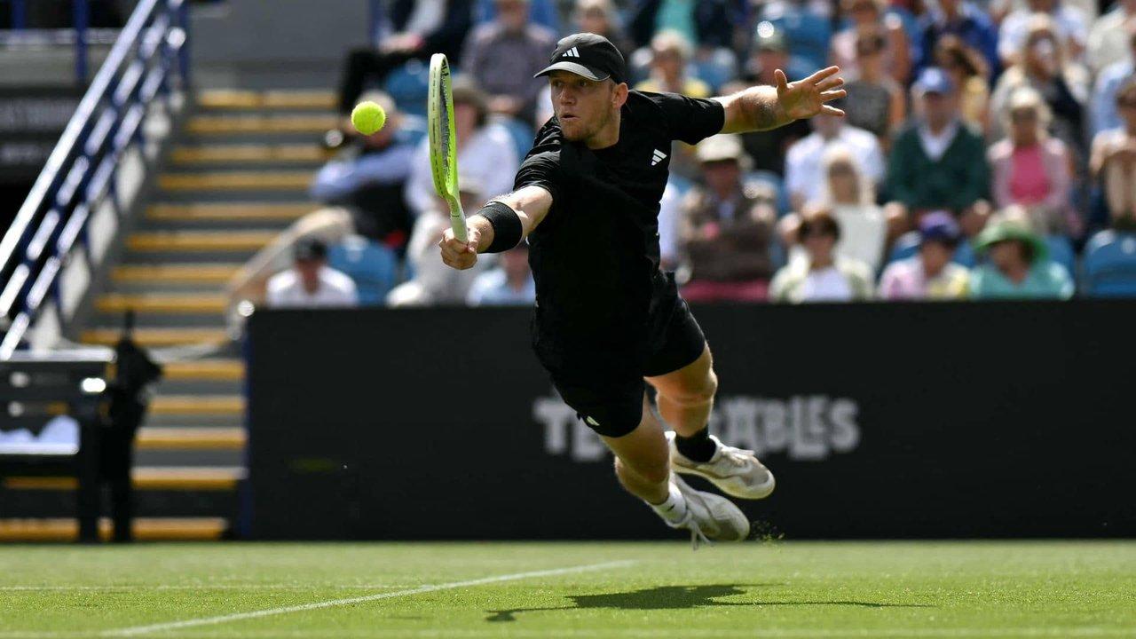 Davidovich Fokina dio la sorpresa y eliminoacute a Mensik en el ATP 250 de Eastbourne