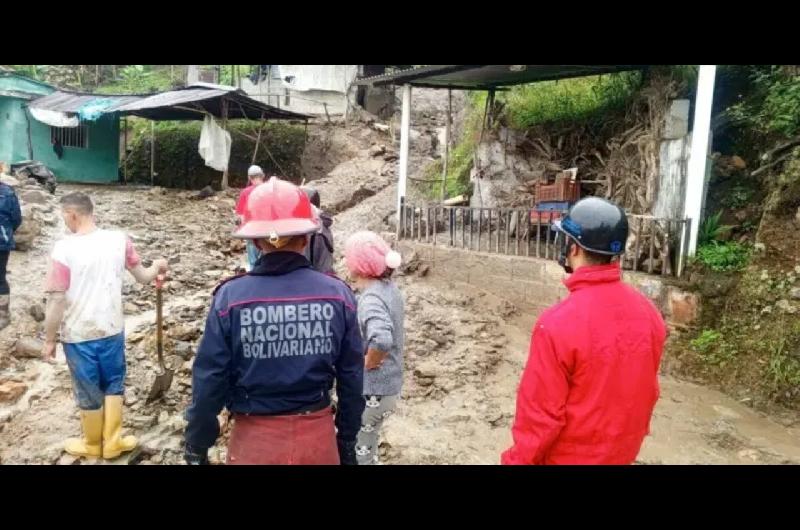 Venezuela- fuertes lluvias dejan maacutes de 8000 familias aisladas