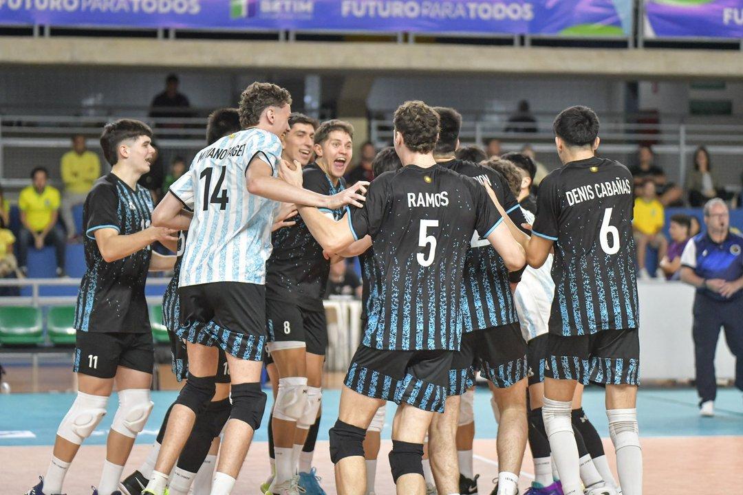 Los pibes del voacuteley imparables- le ganaron a Chile y ahora definen el tiacutetulo en un claacutesico con Brasil