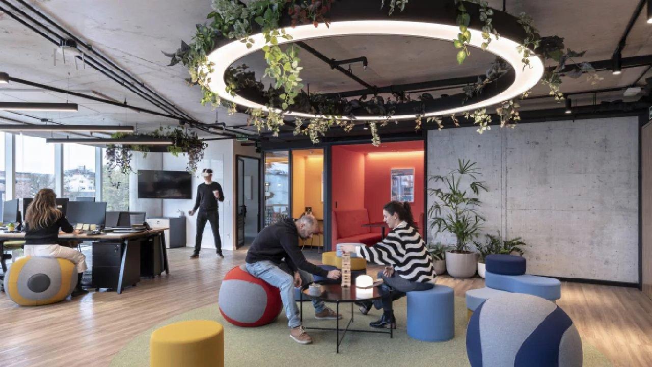 DOMINGO -- En Buenos Aires- el real estate corporativo comercial e industrial da sentildeales de recuperacioacuten