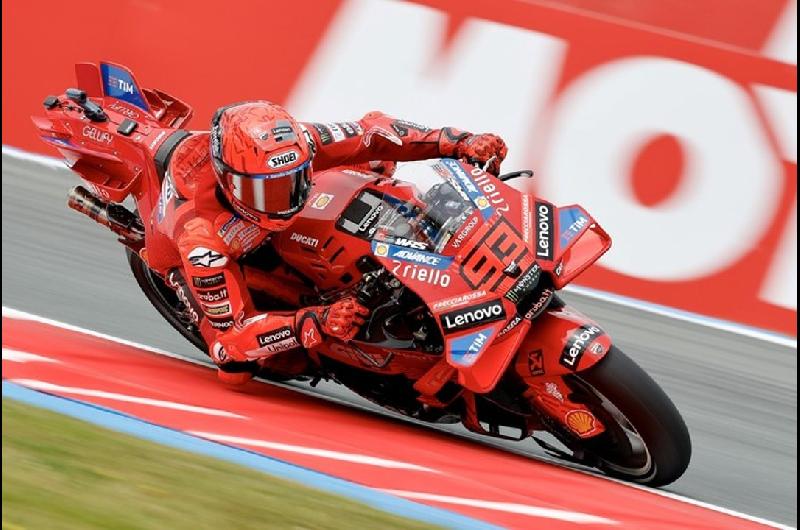 MotoGP- Marc Maacuterquez le ganoacute la batalla a su hermano Alex en la carrera sprint en Paiacuteses Bajos