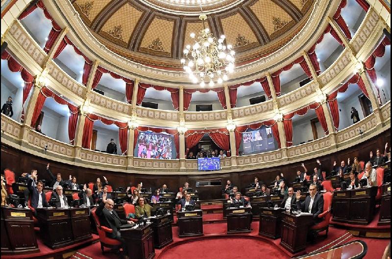 Poliacuteticos que trabajan para siacute mismos y no para los ciudadanos
